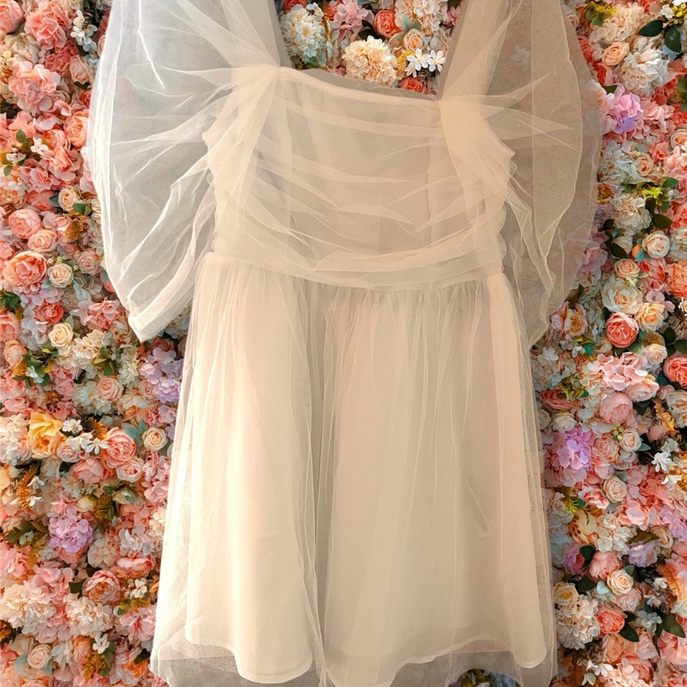 White tulle off the shoulder mini dress